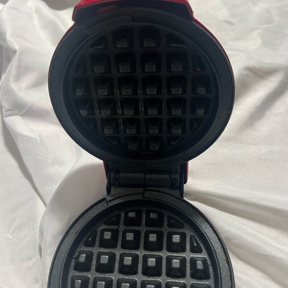 Dash Small  Waffle Maker / Hash Browns Kitchen Appliance in Red 2 1/2” Tall - Picture 6 of 9